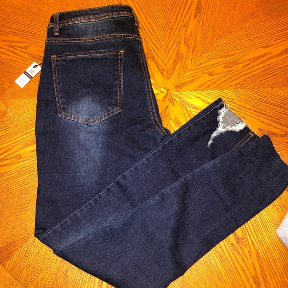 Distressed mid rise skinny jeans - Picture 1 of 4